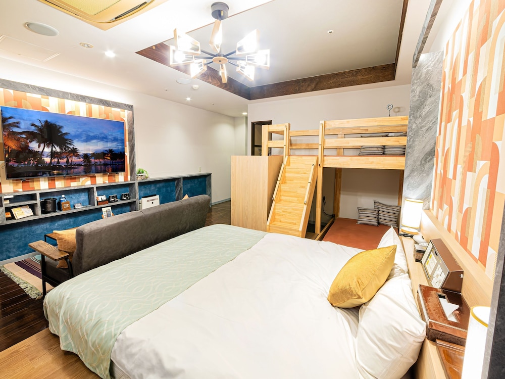 SUITE, 4 BEDS
