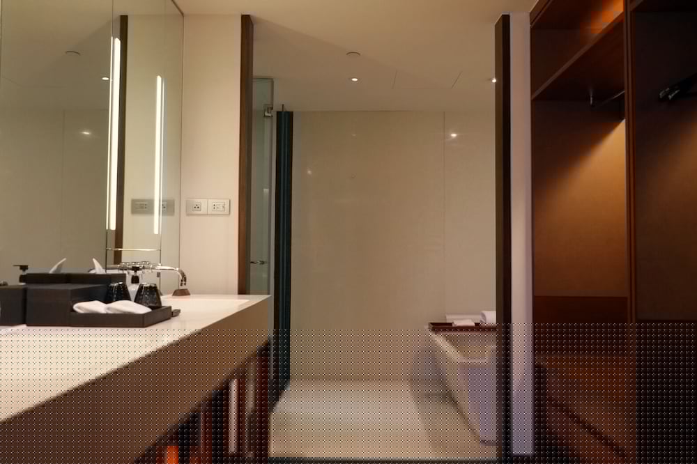 HANSAR BANGKOK 18/83
