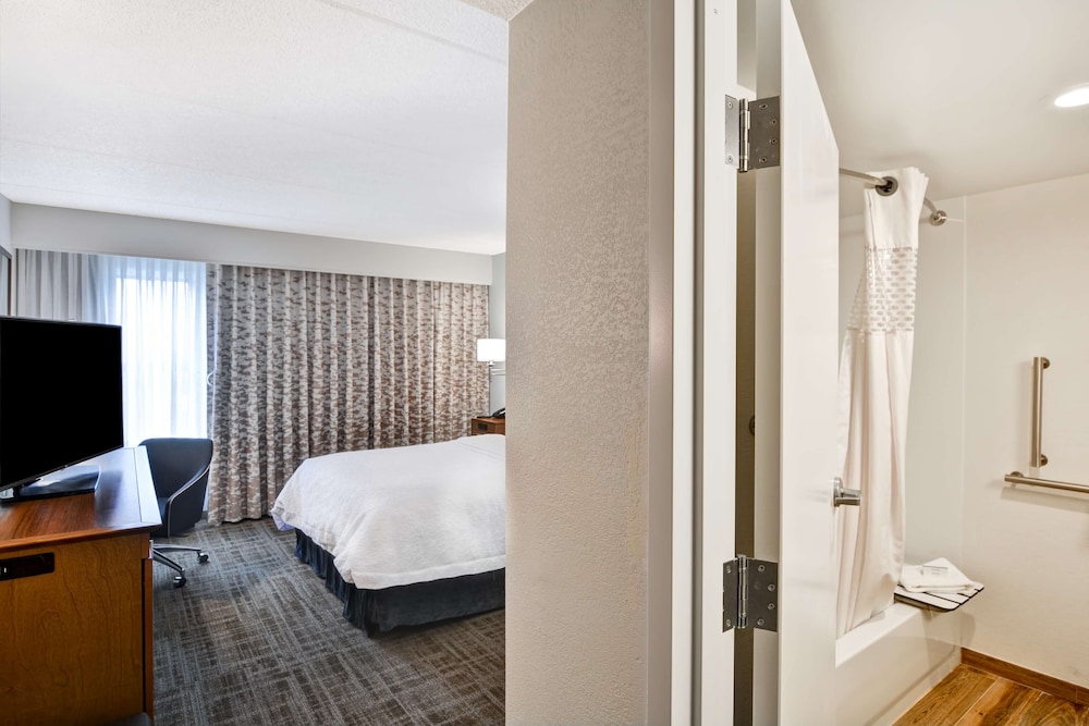 Hampton Inn Albany Wolf Road 22/65