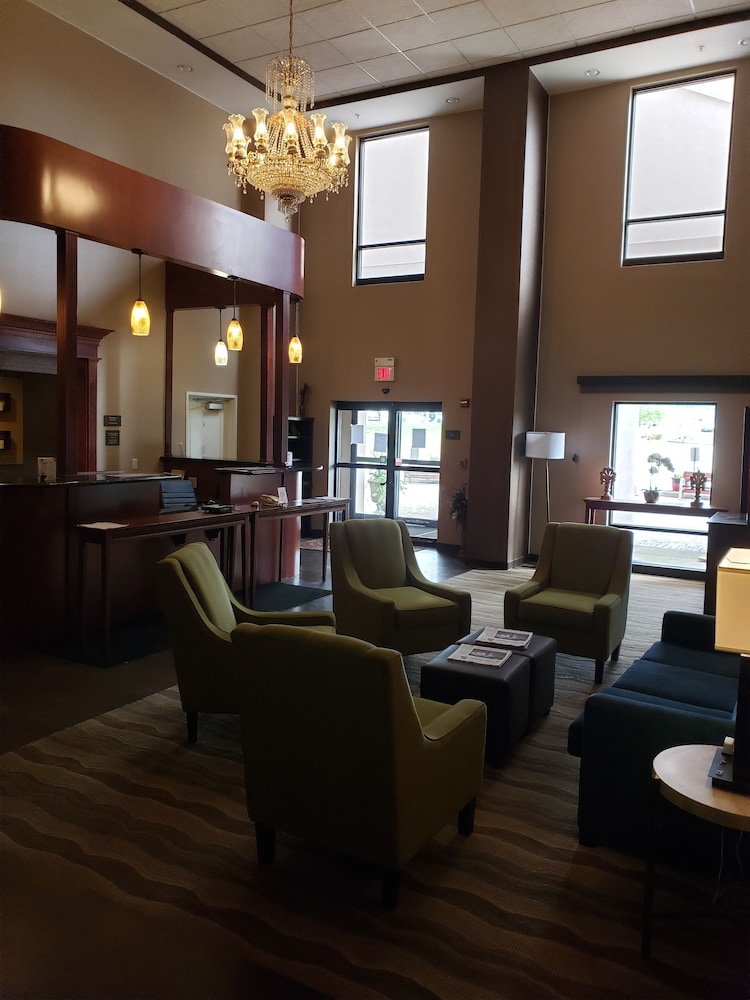 Comfort Suites South Point Huntington 28/43