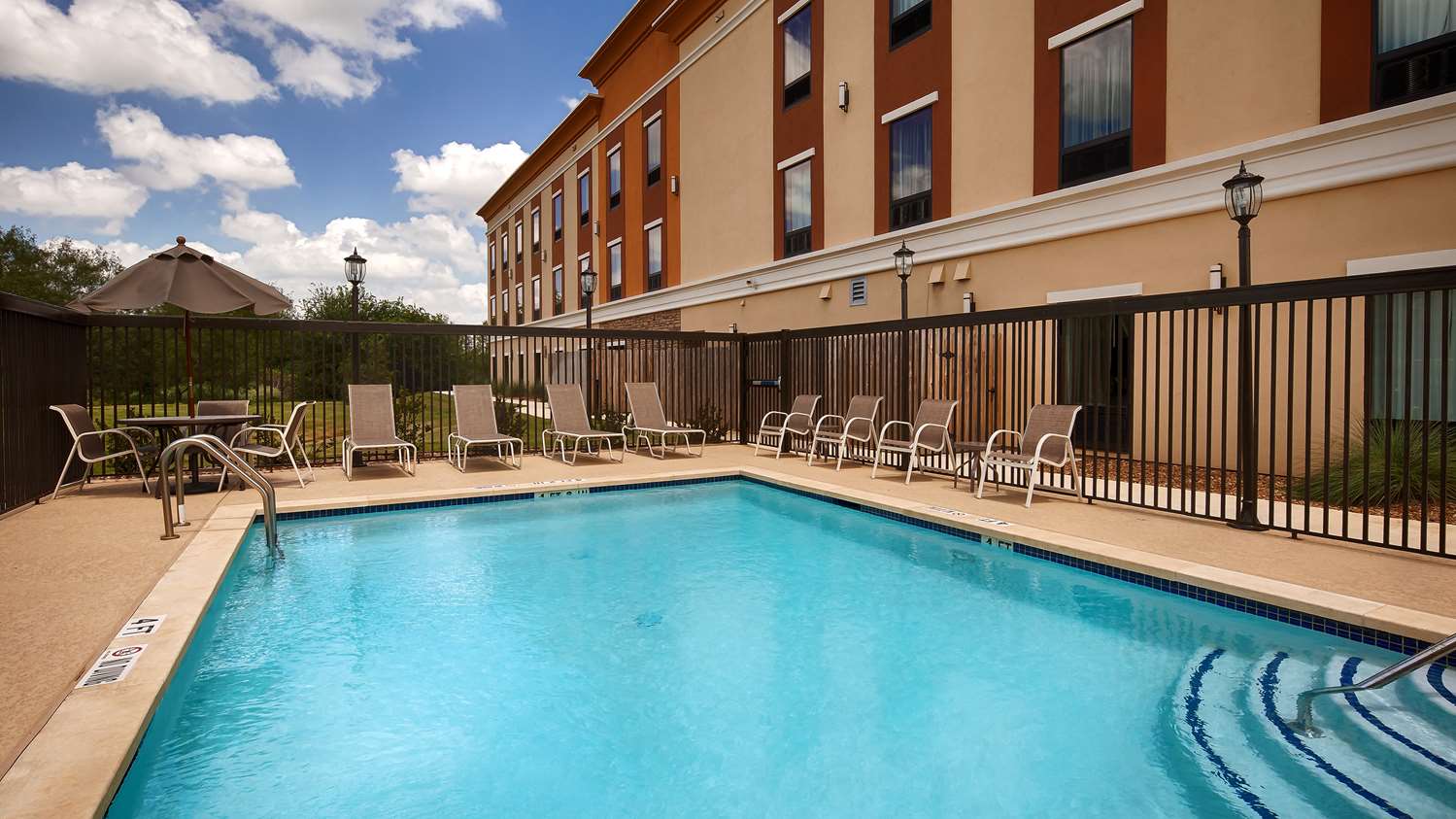 Best Western Plus Elmendorf Hotel 31/31