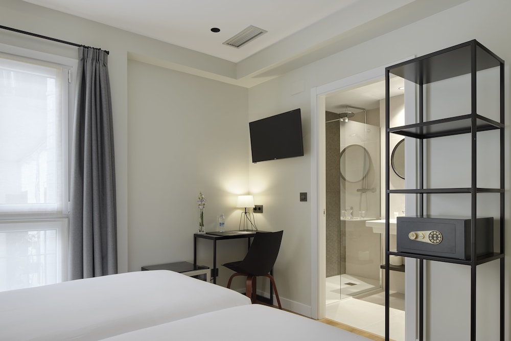 STANDARD, DOUBLE OR TWIN BED