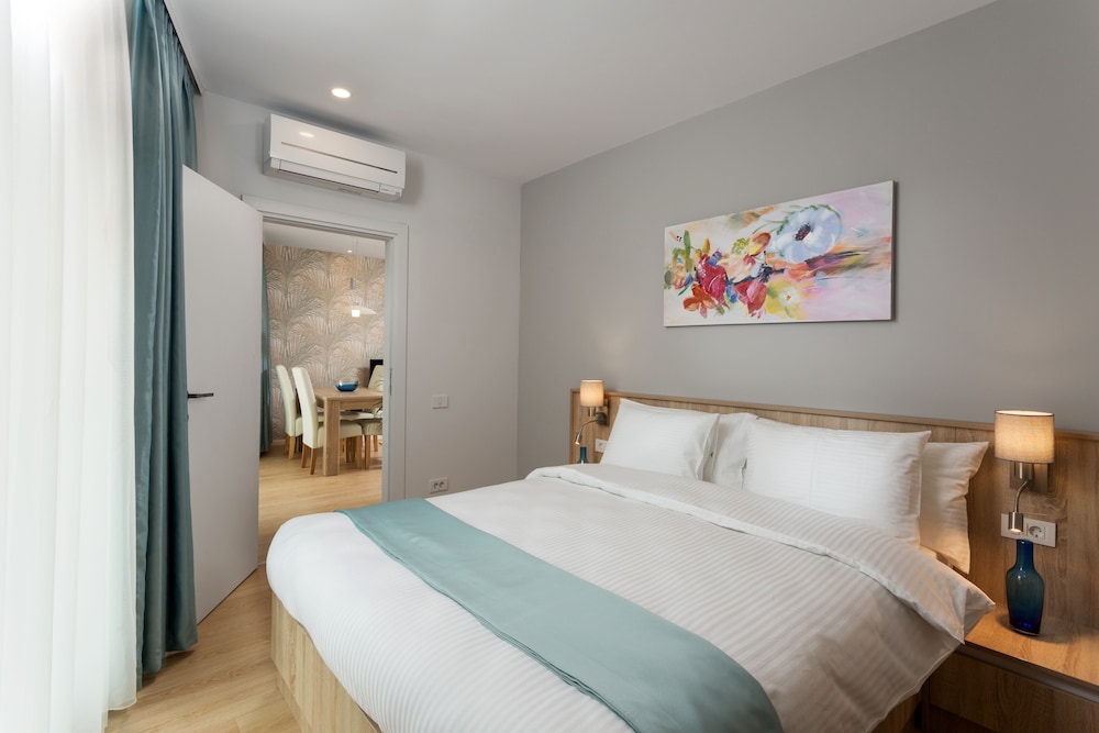 2 BEDROOMS, SUITE, 2 KING BEDS, BALCONY
