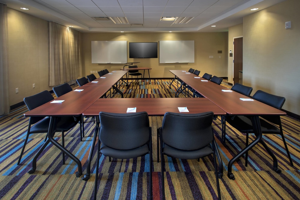 Fairfield Inn And Suites Syracuse Carrier Circle 36/39