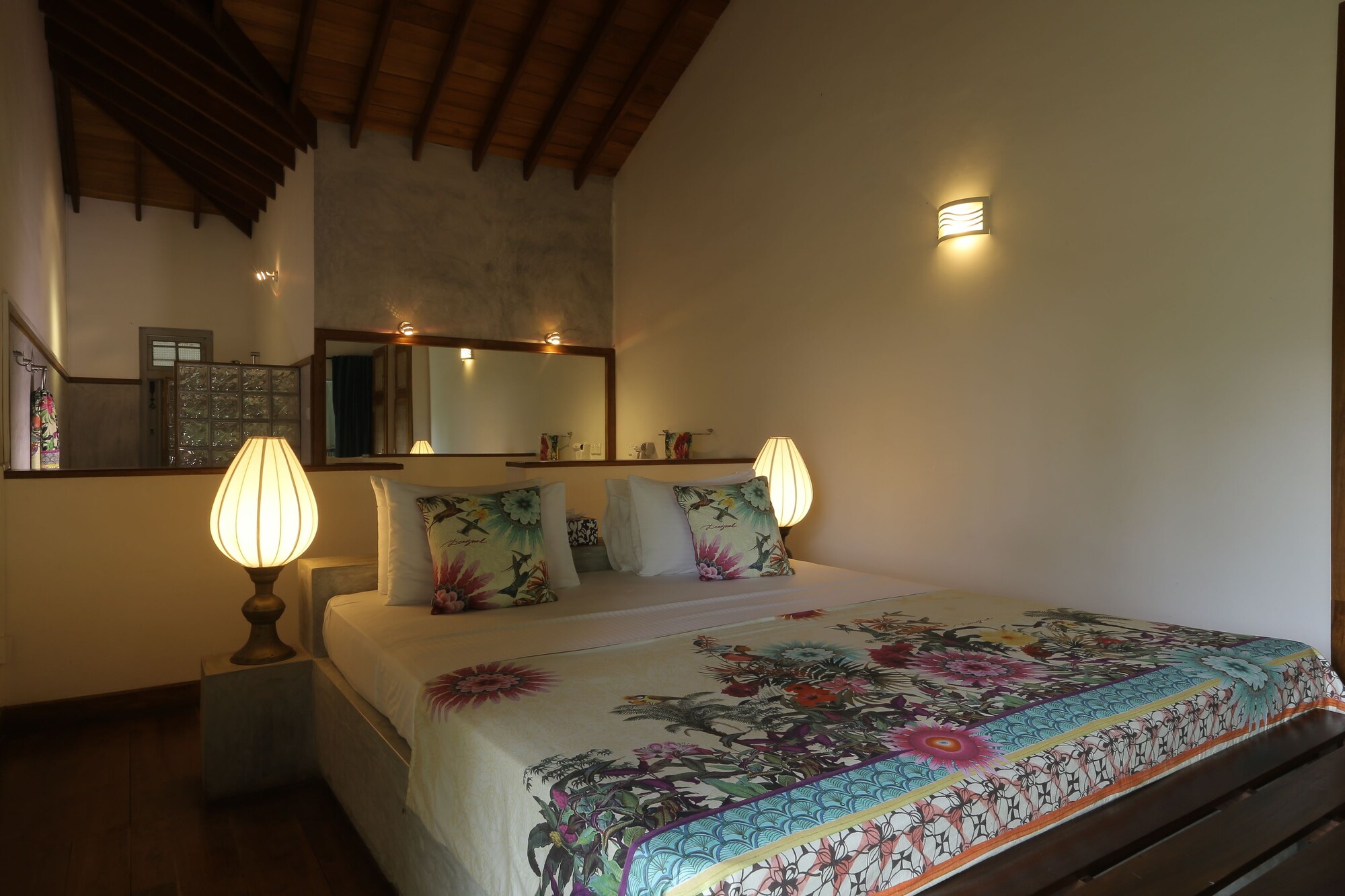 Suite, Courtyard View
