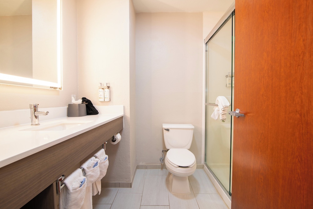 Suite, 2 Queen Beds, Extra Floor Space, Sofa، Holiday Inn Express Hotel Suites College Station 6/7