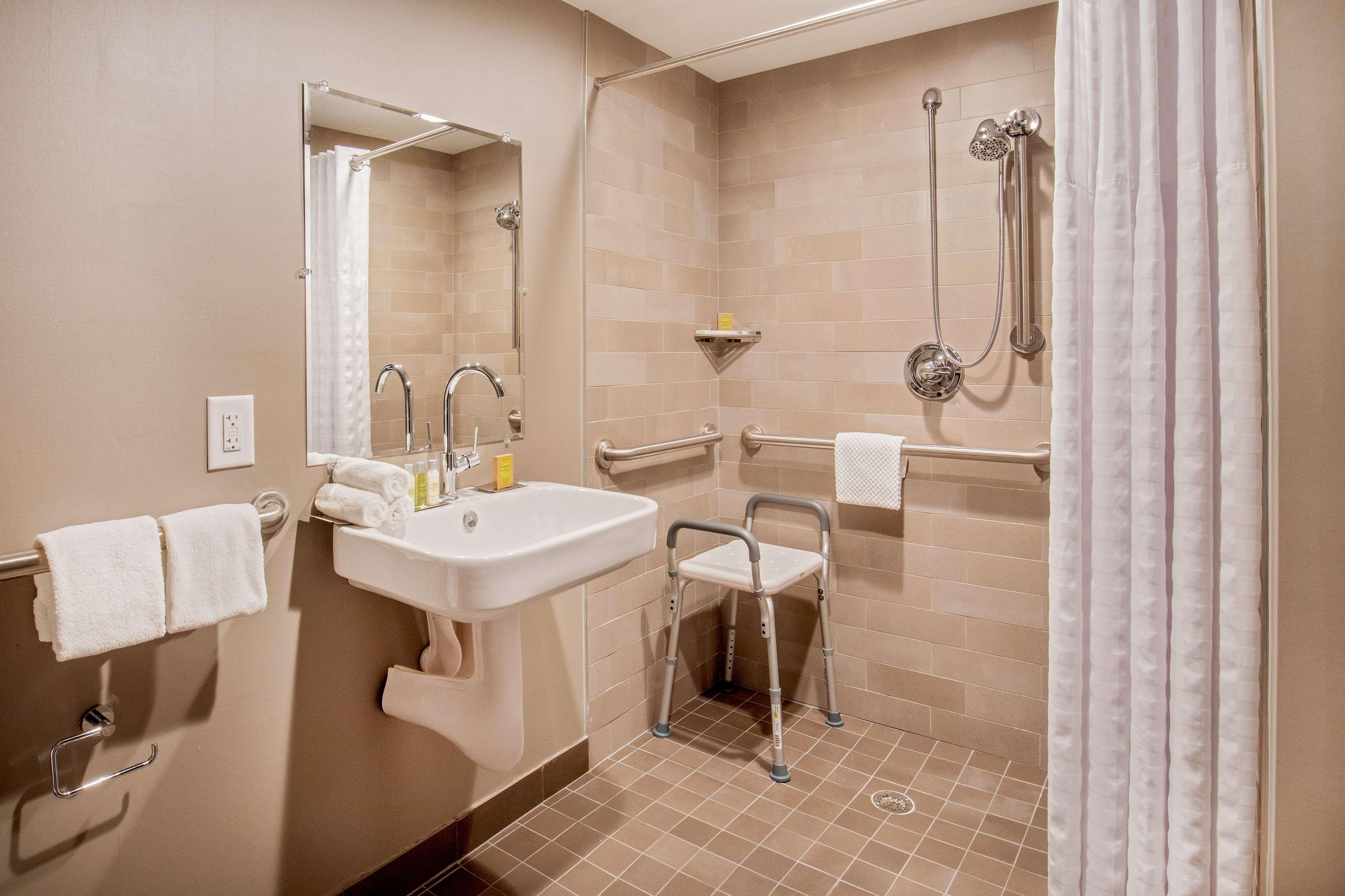 ROOM, KING BED, BALCONY, ACCESSIBLE