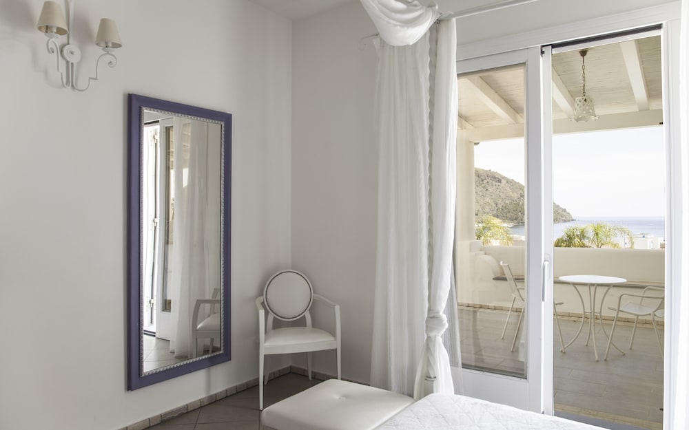 Hotel Mea - Aeolian Charme 12/73