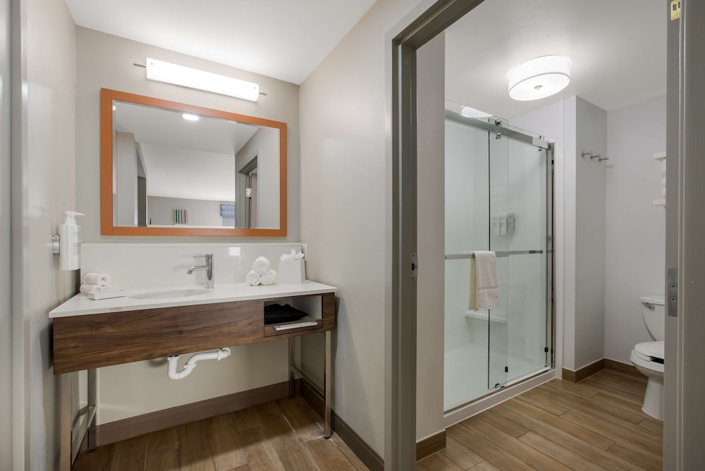 جناح بسريرين كوين مع أريكة، Hampton Inn Linden 3/4