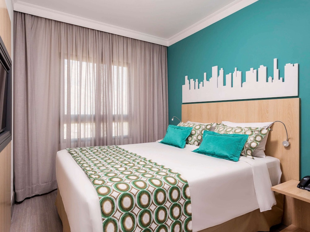 EXECUTIVE, SUITE, QUEEN BED