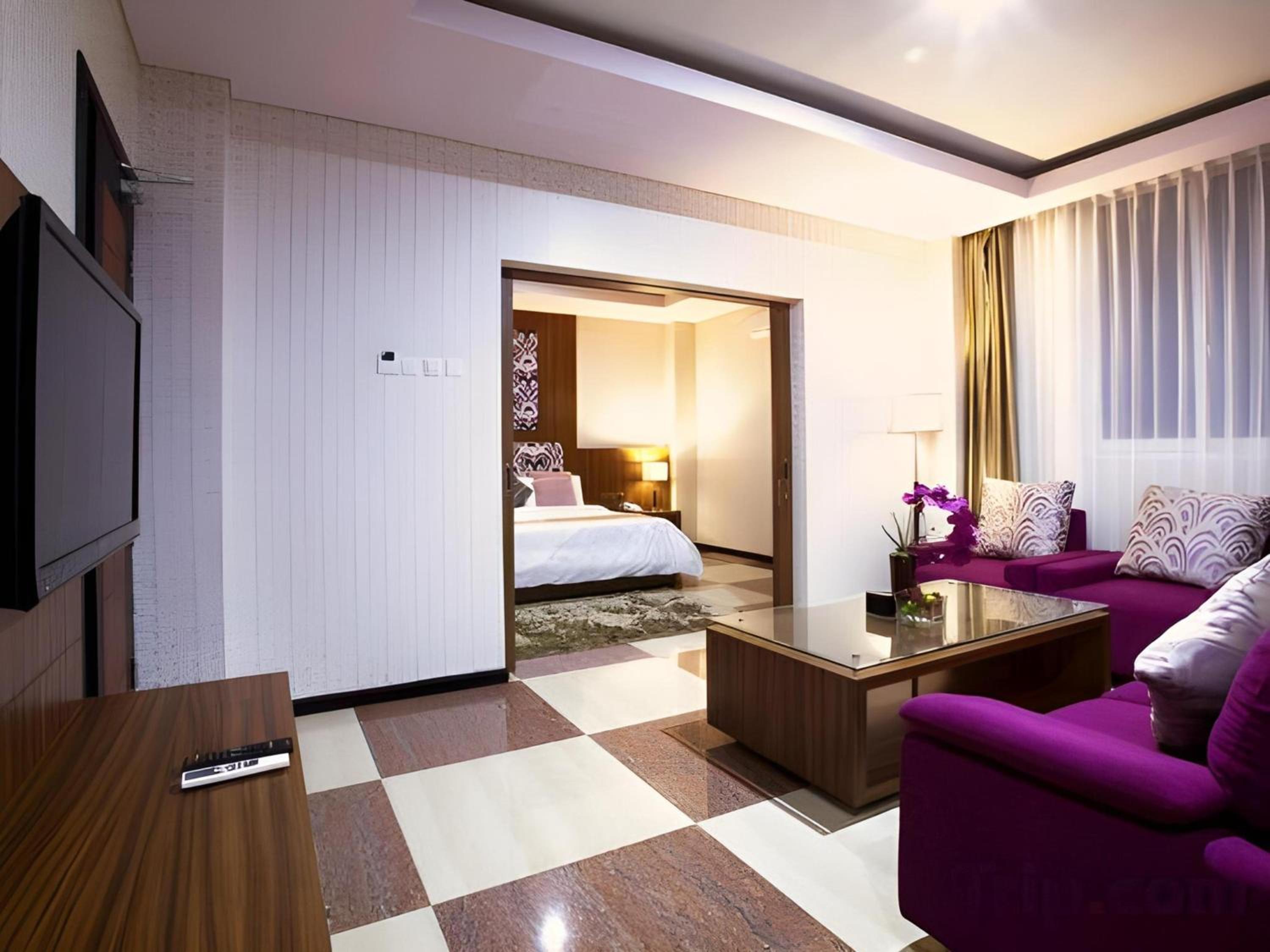 Townhouse Oak Princess Keisha 29/50