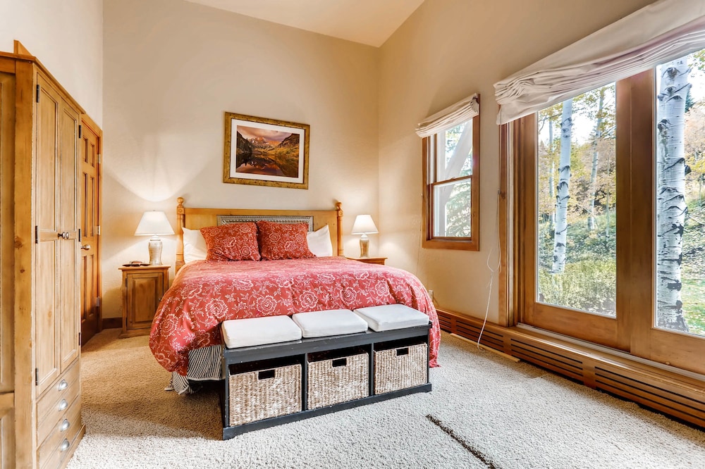 Woodrun Place Condominiums &amp; Residences 12/38