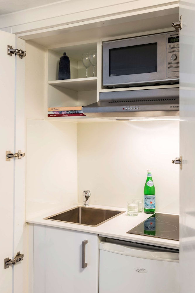 Oaks Sydney Castlereagh Suites 67/78