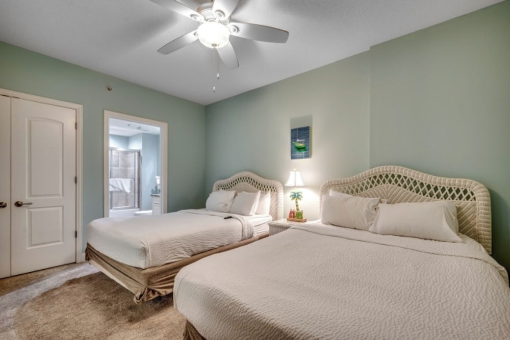 4 Bedrooms, Condo, Savannah, Luxury, 2 King Beds, 3 Queen Beds, Ocean Front, Sofa