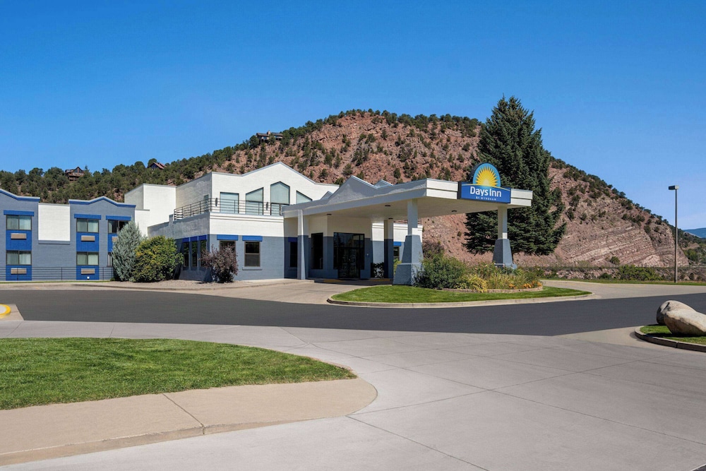 Days Inn by Wyndham Carbondale 34/38