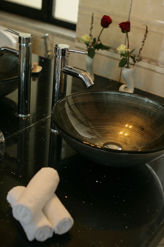 The Residence Suite Hotel 40/42
