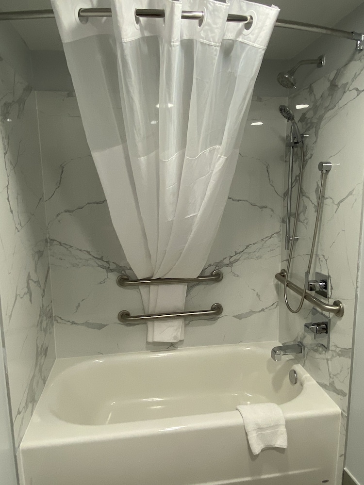 Quality Inn Greeneville - Tusculum 37/40