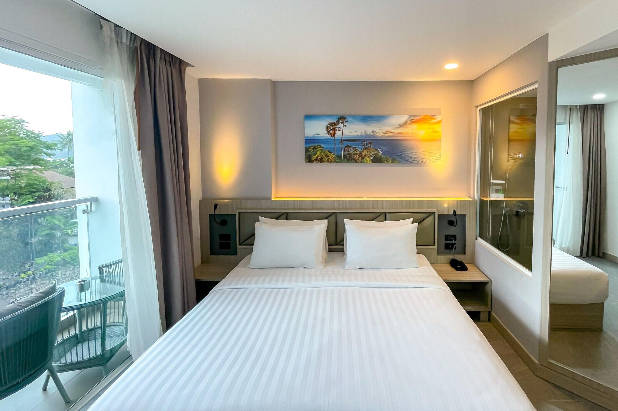 Deluxe, King Bed, City View, Balcony, Clarian Hotel Beach Patong 2/10
