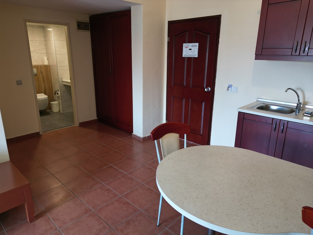 Lemas Suite Hotel 34/48