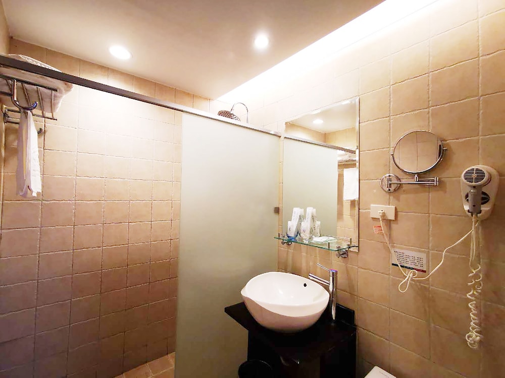 Chang Hong Villa Hotel 65/69