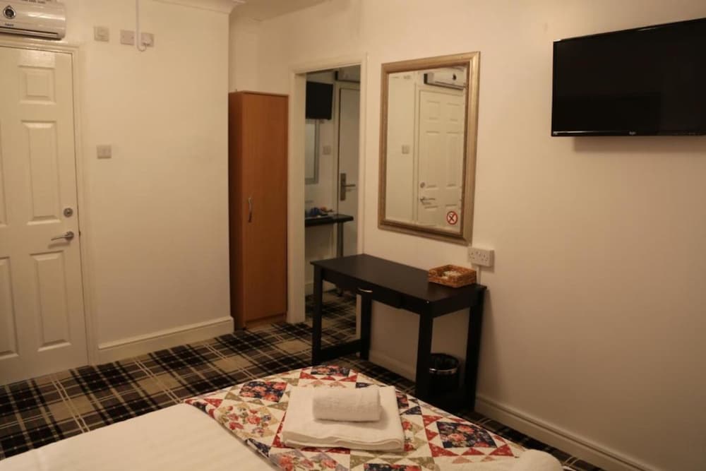 OYO 4 Sisters Inn 18/22