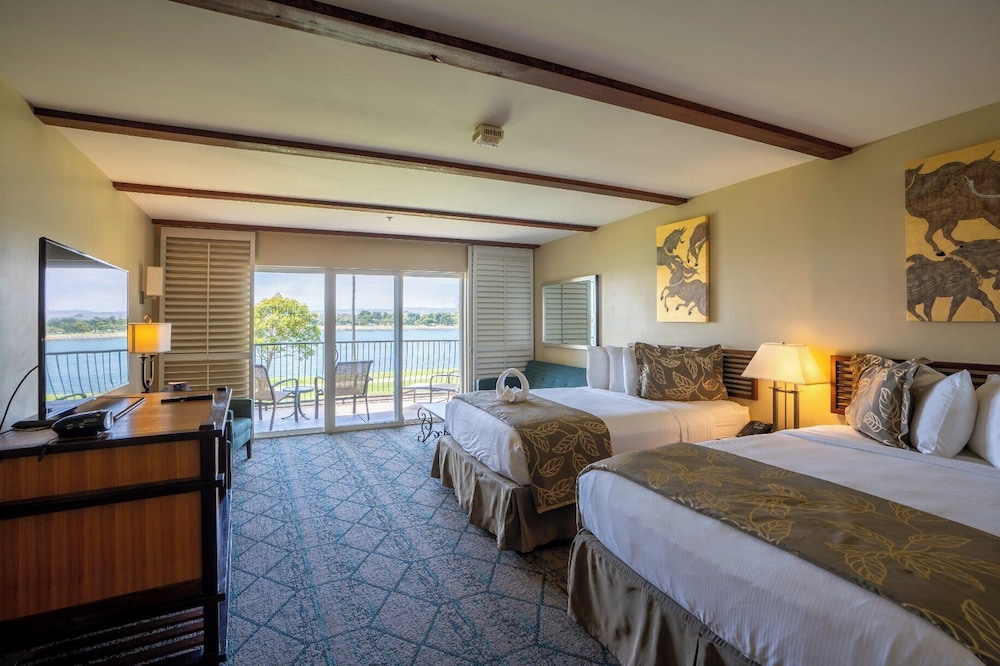 junior suite, 2 queen beds, bay view