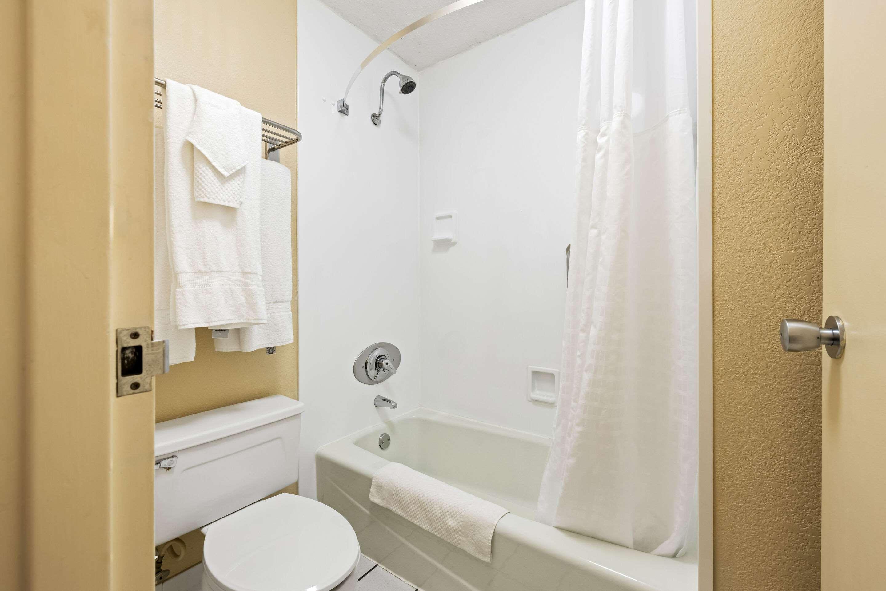 غرفة بسرير كوين، Quality Inn Morgan City 3/4
