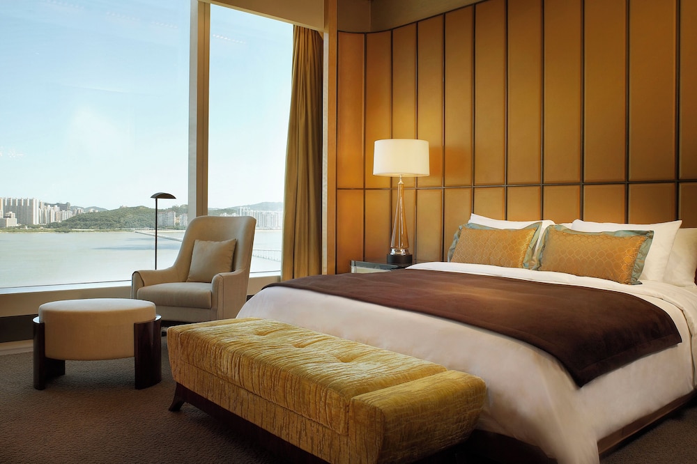 GRAND, DELUXE, TWIN BEDS, OCEAN VIEW