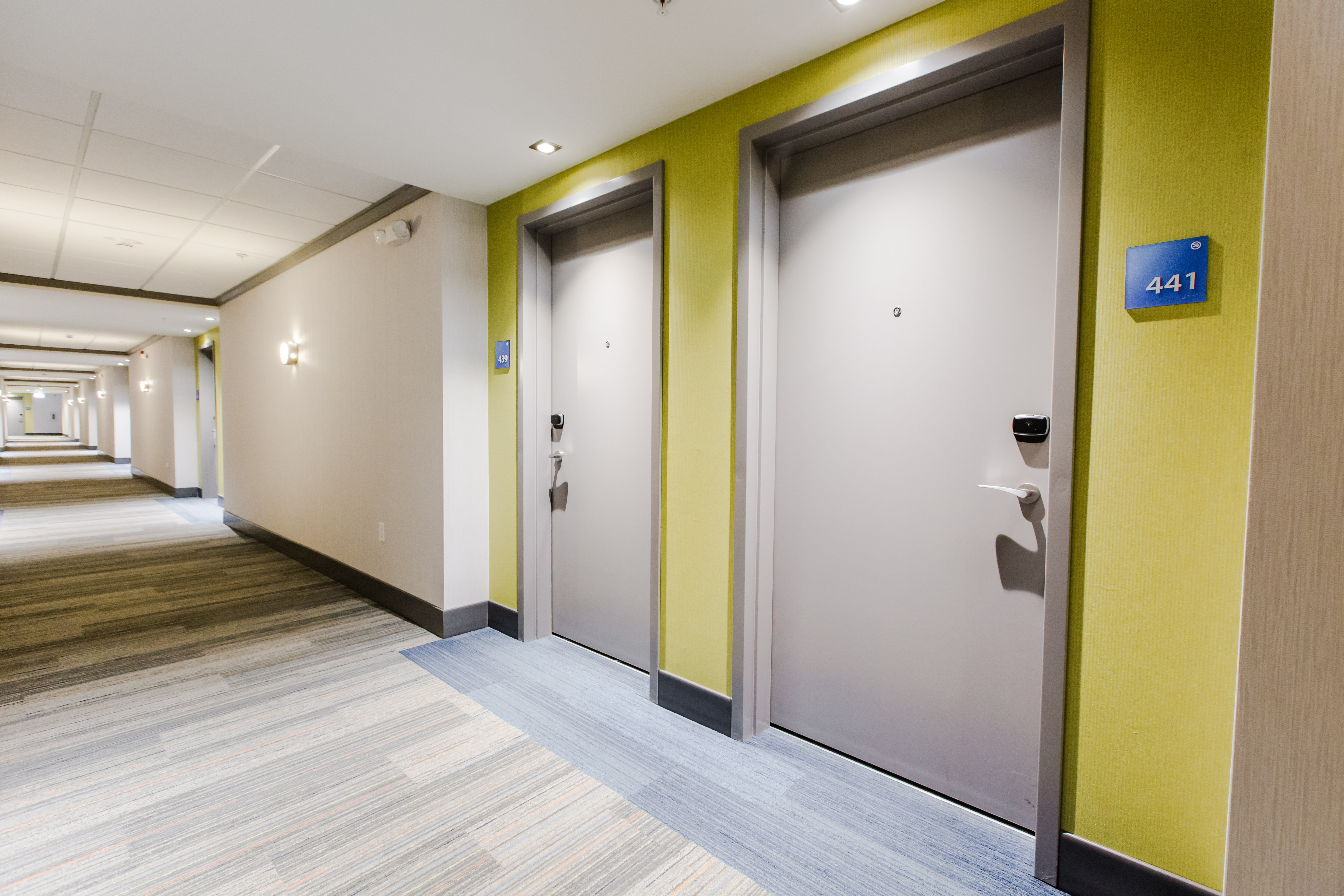 HOLIDAY INN EXPRESS & SUITES WEST EDMONTON-MALL AREA 2/73