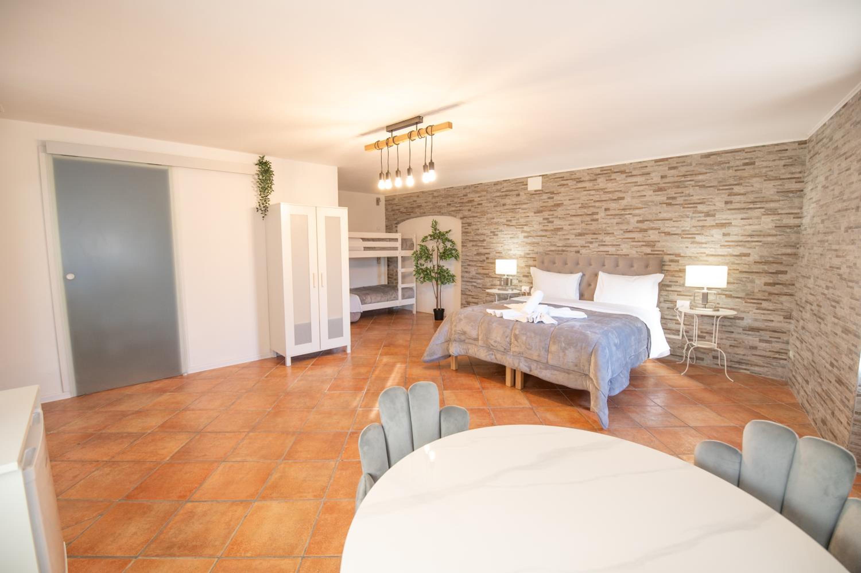 Villa Vitti's - Verona est 8/27