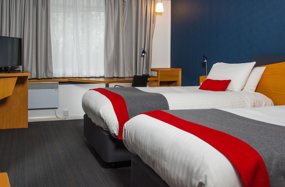 Holiday Inn Express Lichfield 7/38