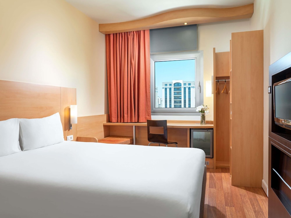 ROOM, DOUBLE BED