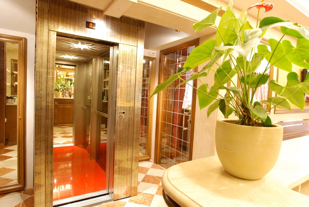 Hotel Fontana 6/28