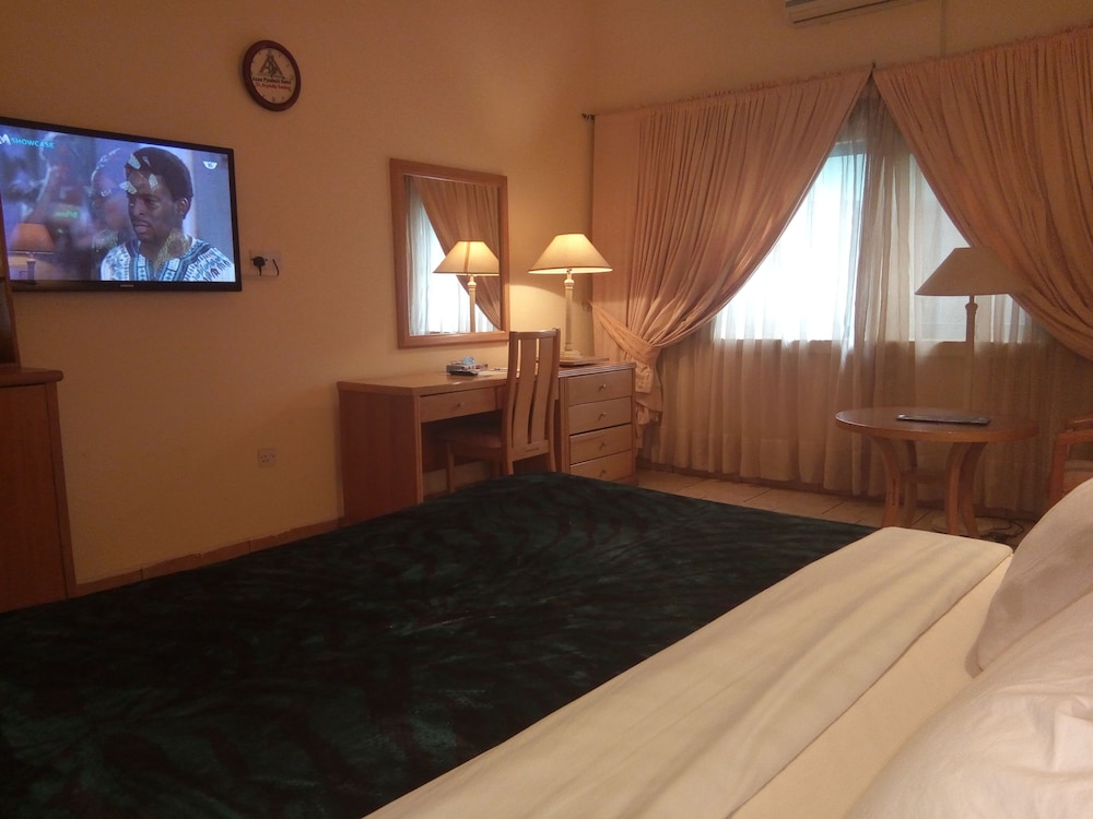 Asaa Pyramid Hotel 10/19