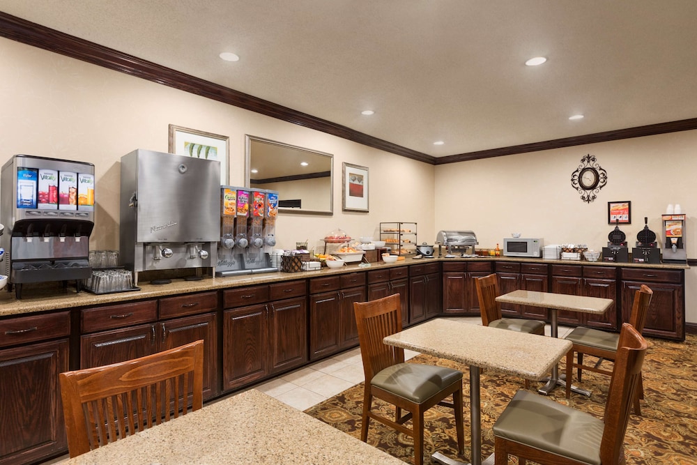 Country Inn & Suites by Radisson, Asheville - Outlet Mall 32/36