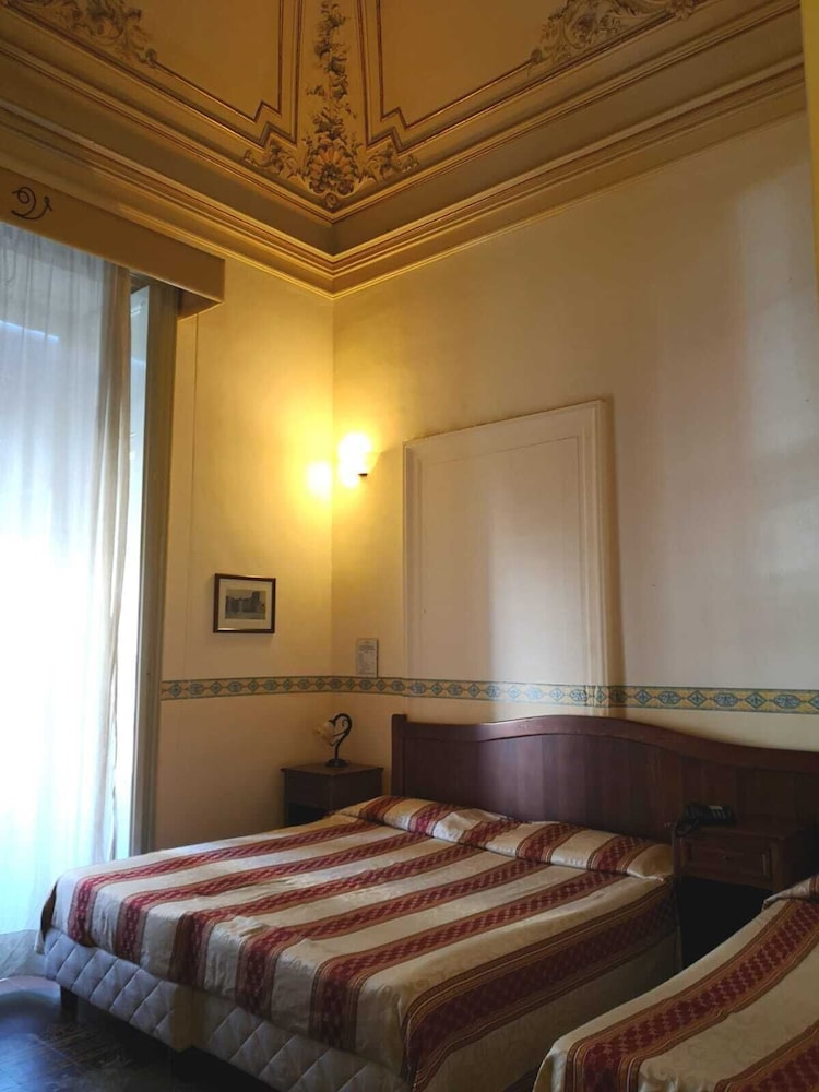 Hotel Valentino 31/46
