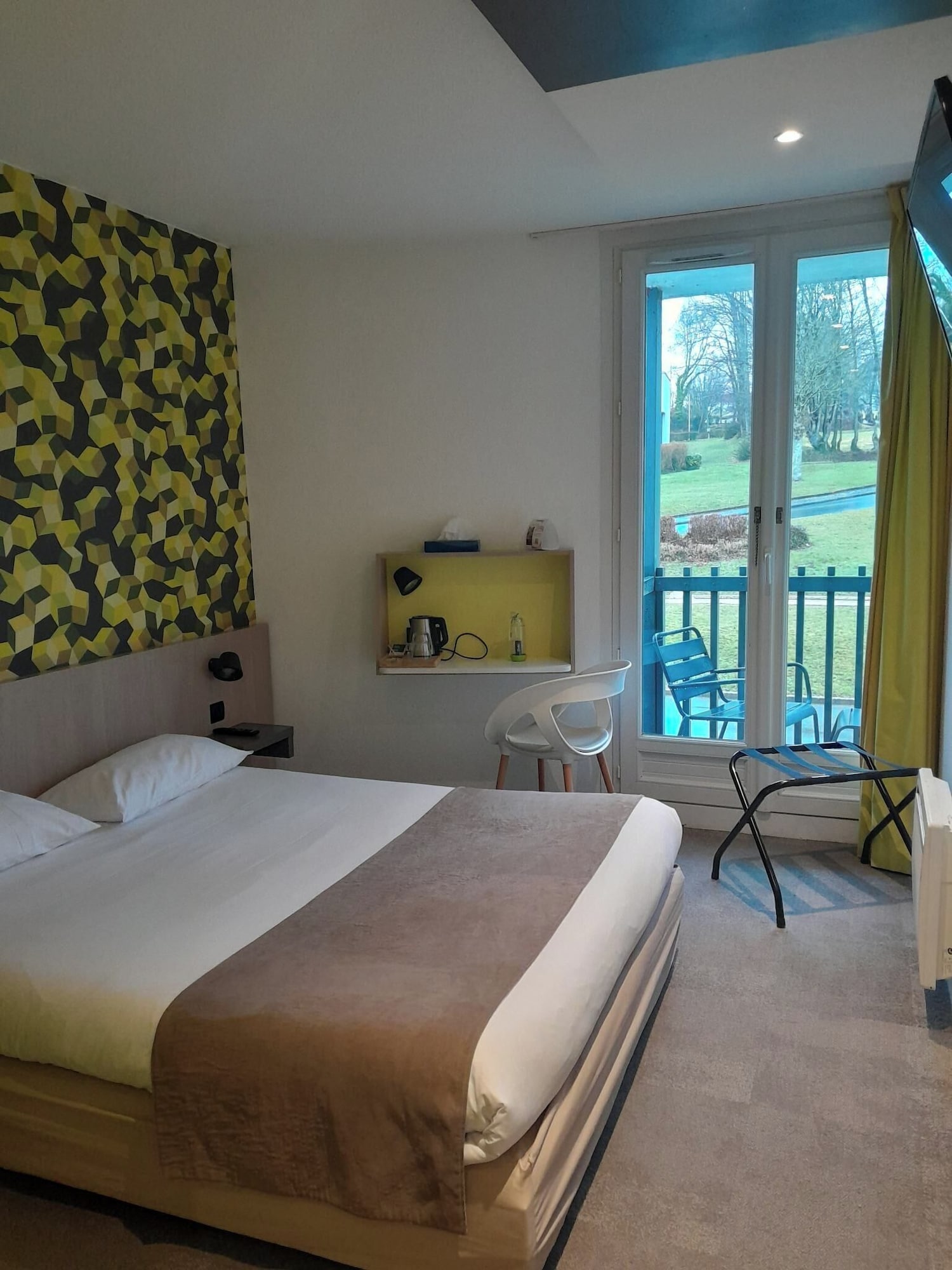 Room, Queen Bed, Balcony