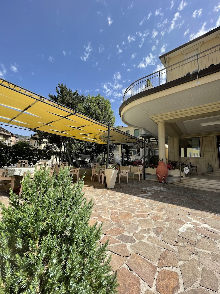 Hotel Dei Pini 58/62
