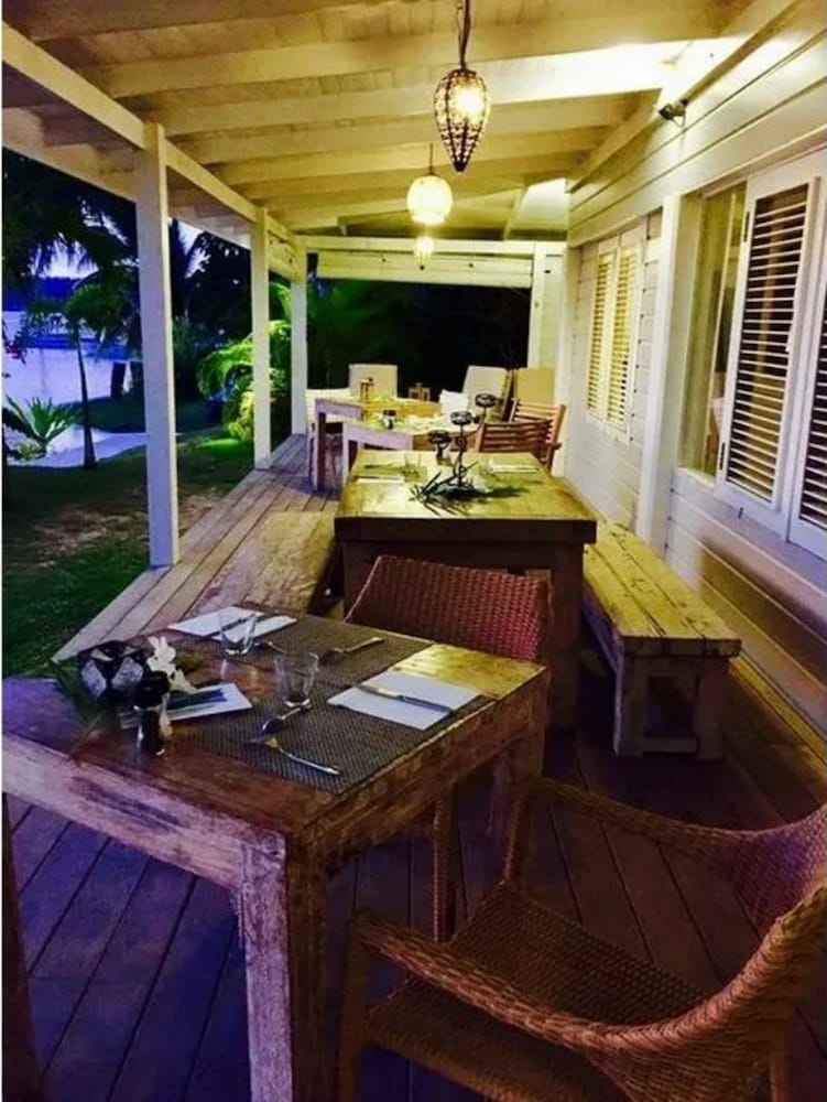 Moorea Beach Lodge 45/65