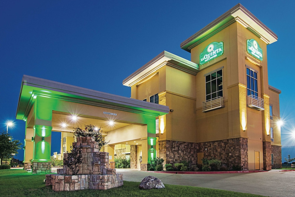La Quinta Inn & Suites by Wyndham Ft. Worth - Forest Hill TX 3/49