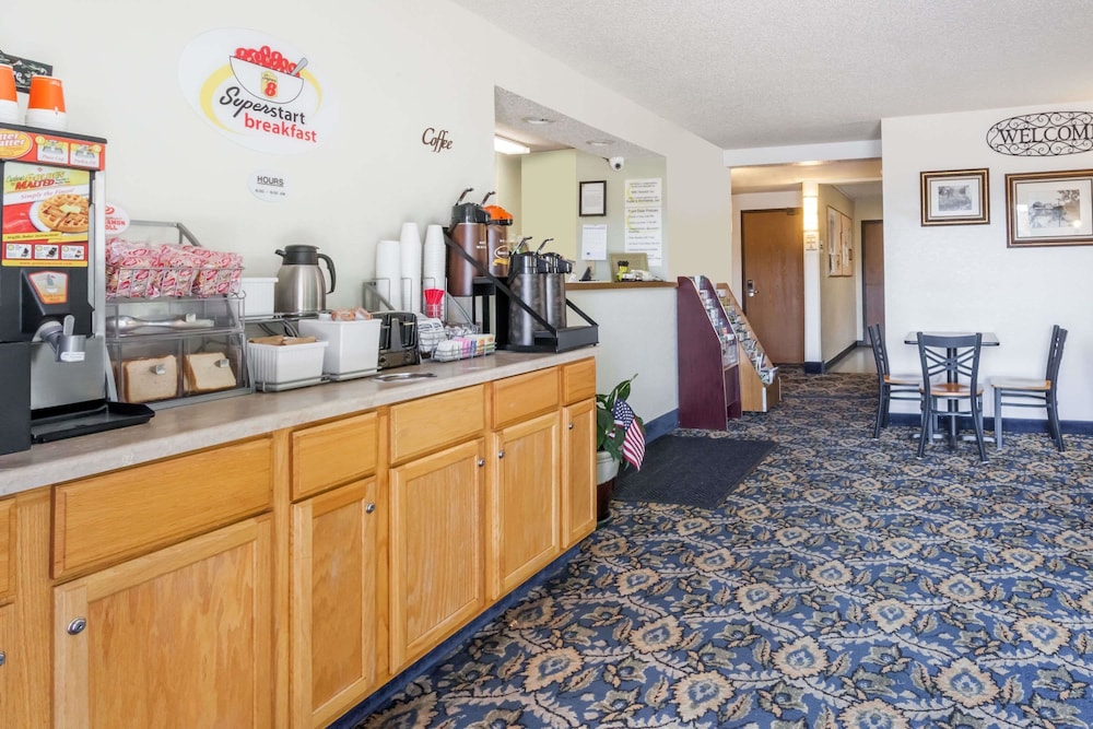 Super 8 by Wyndham Norwich 2/28