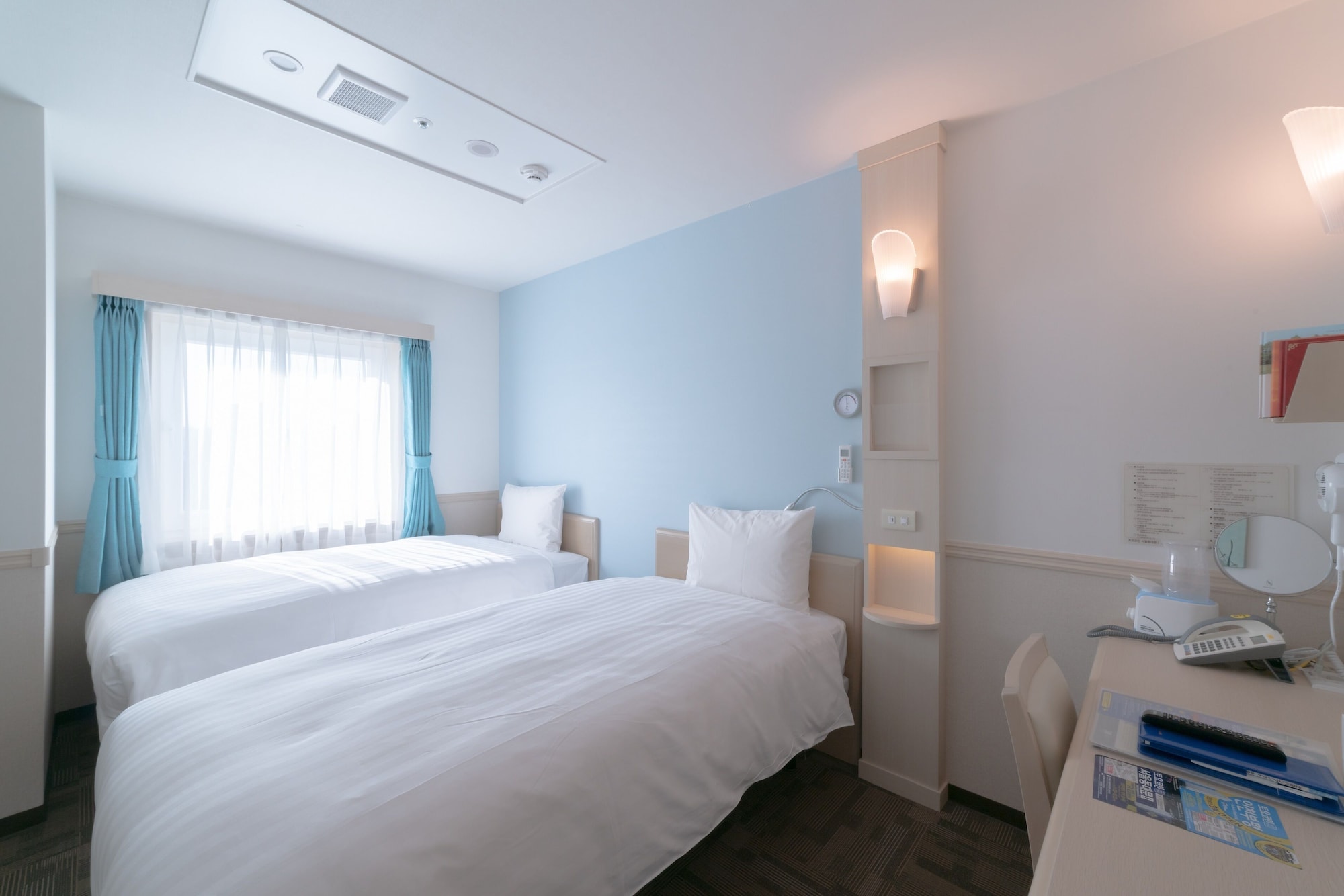 ROOM, TWIN BEDS