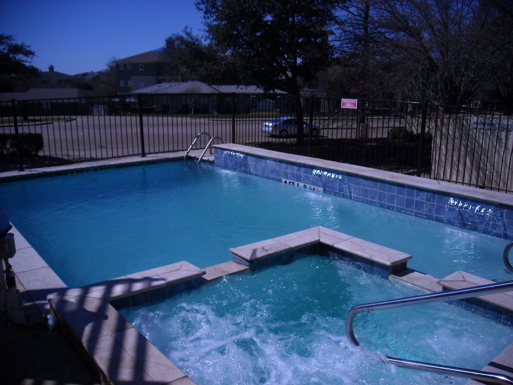 Holiday Inn Express Hotel And Suites Dallas Park Central Northeast 3/56