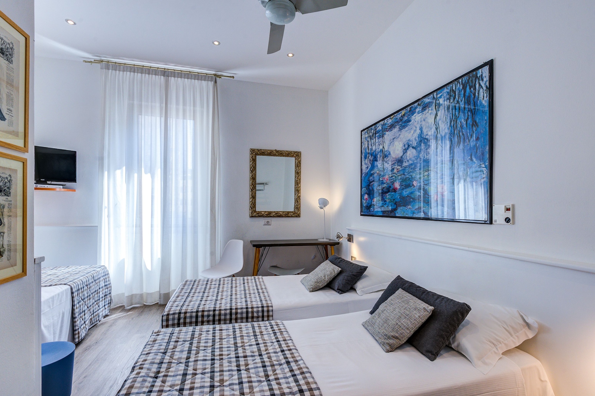 غرفة قياسية ثلاثية بثلاثة أسرّة، Hotel Bernina 2/4