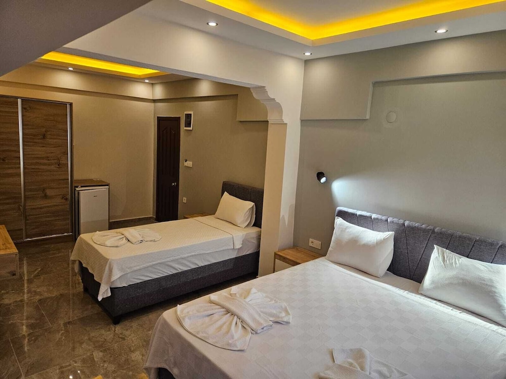 ROOM, TRIPLE