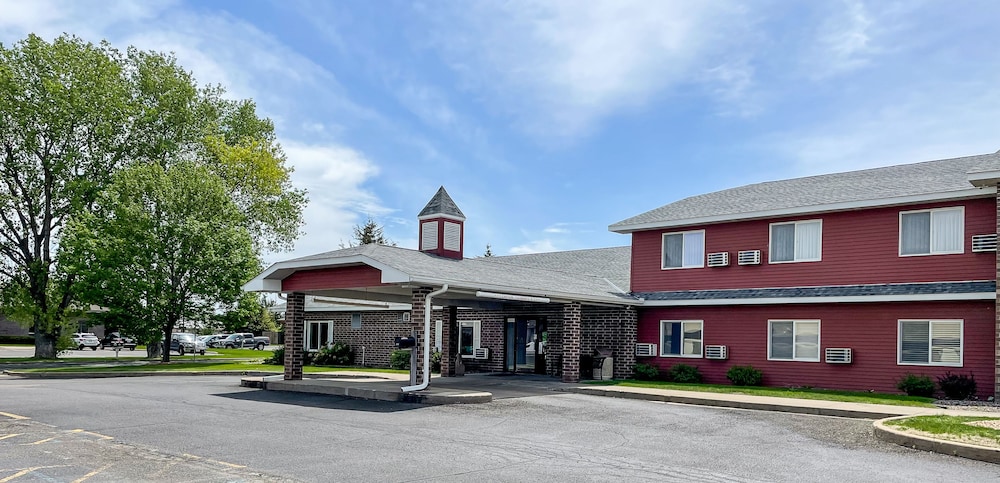 Hudson Inn & Suites (ex Quality Inn) 1/38
