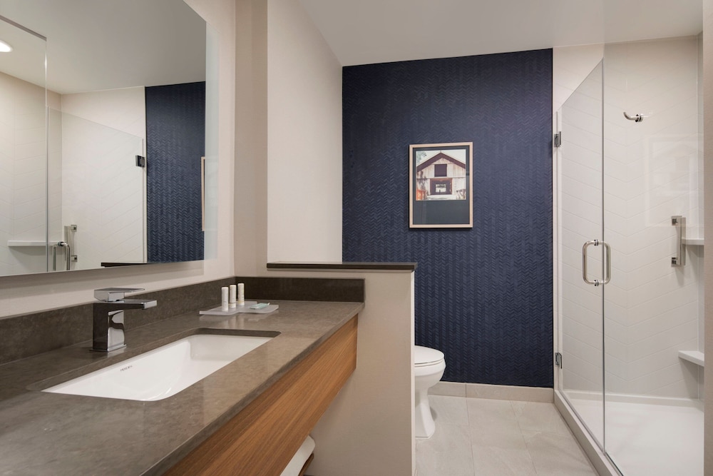 Fairfield Inn & Suites by Marriott Franklin Cool Springs 32/34