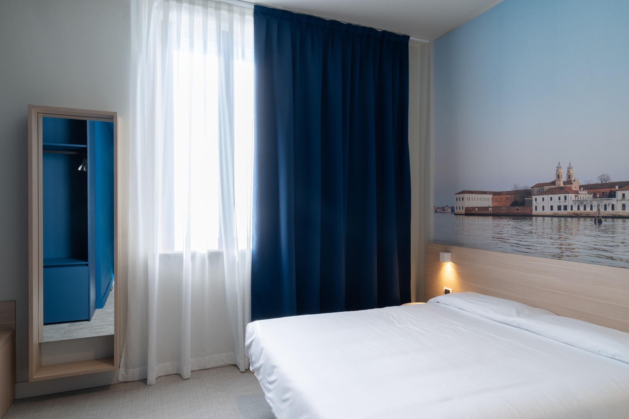 SUPERIOR, DOUBLE BED