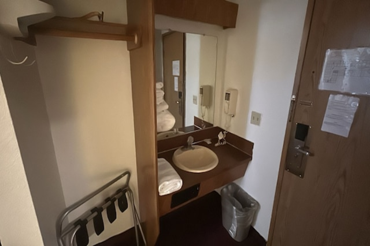 Tacoma Port Inn Fife I-5 17/17