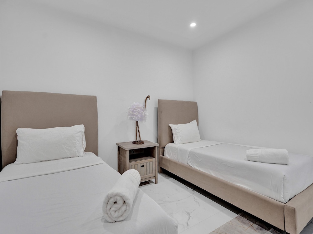 Bliss, Beach, Twin Beds, 4 Queen Beds, Beach Side, Ocean View, Sofa